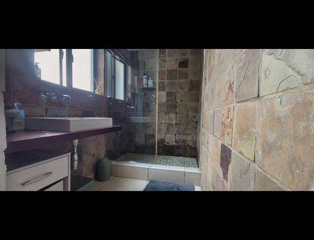 1 BEDROOM APARTMENT FOR SALE IN BRYANSTON